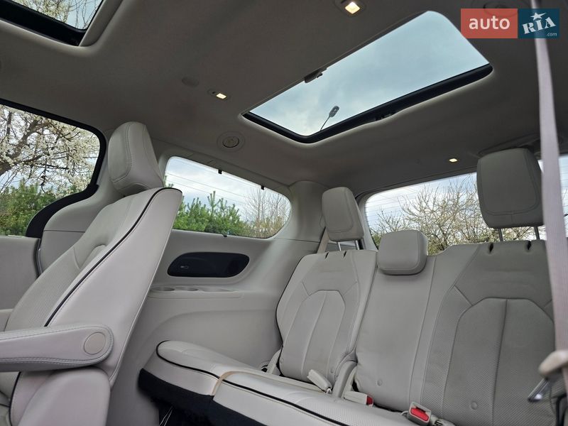 Минивэн Chrysler Pacifica 2017 в Хмельницком