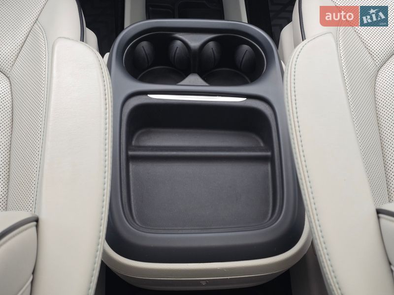 Минивэн Chrysler Pacifica 2017 в Хмельницком