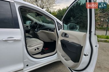 Минивэн Chrysler Pacifica 2017 в Хмельницком