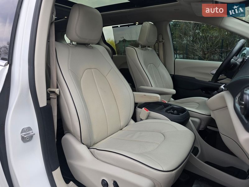 Минивэн Chrysler Pacifica 2017 в Хмельницком