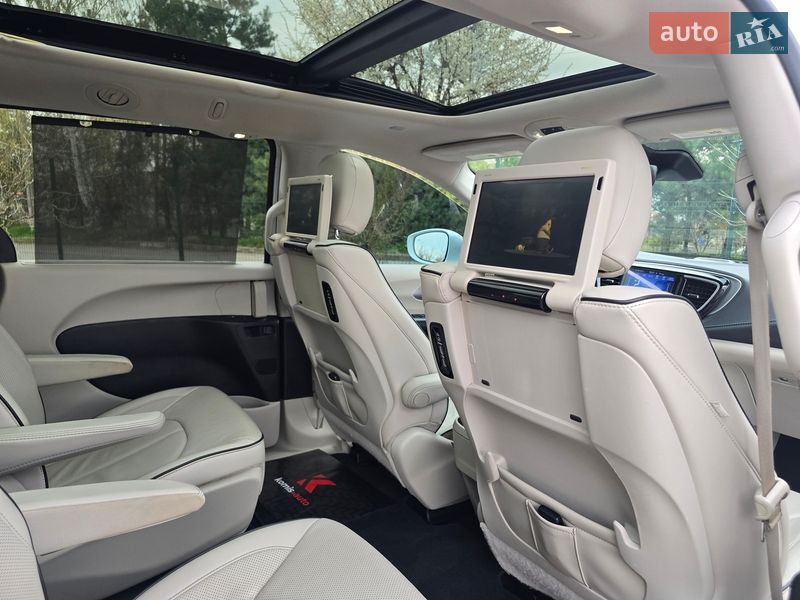 Минивэн Chrysler Pacifica 2017 в Хмельницком