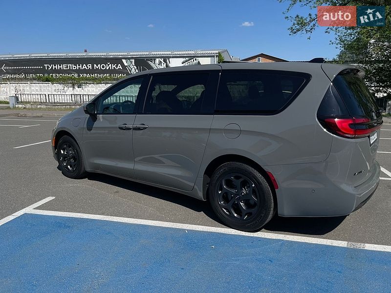 Мінівен Chrysler Pacifica 2023 в Києві