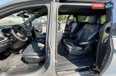 Мінівен Chrysler Pacifica 2023 в Києві