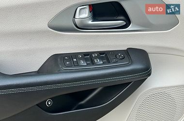 Минивэн Chrysler Pacifica 2017 в Киеве