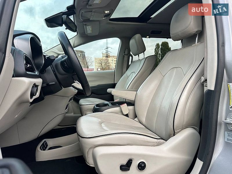 Минивэн Chrysler Pacifica 2017 в Киеве
