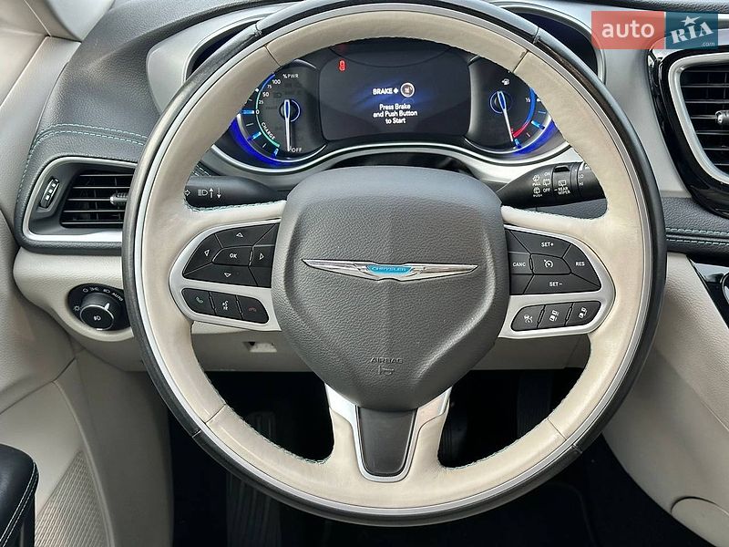 Минивэн Chrysler Pacifica 2017 в Киеве