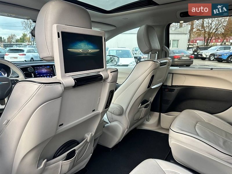 Минивэн Chrysler Pacifica 2017 в Киеве