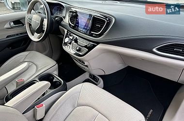 Минивэн Chrysler Pacifica 2017 в Киеве