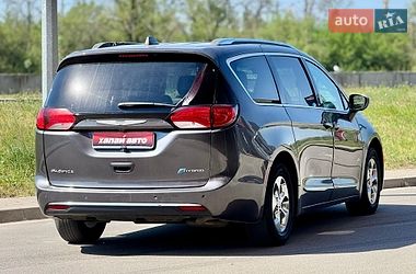 Внедорожник / Кроссовер Chrysler Pacifica 2018 в Киеве
