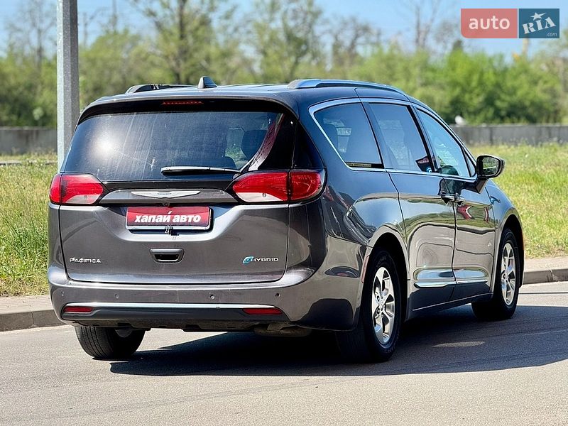 Внедорожник / Кроссовер Chrysler Pacifica 2018 в Киеве