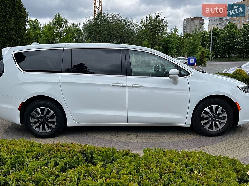 Мінівен Chrysler Pacifica 2022 в Львові