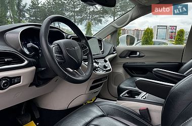 Мінівен Chrysler Pacifica 2022 в Львові