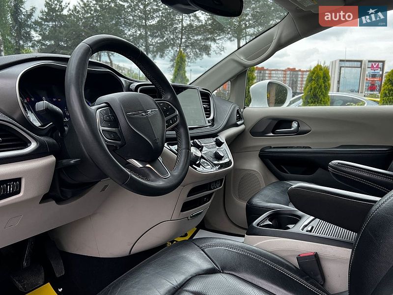 Мінівен Chrysler Pacifica 2022 в Львові