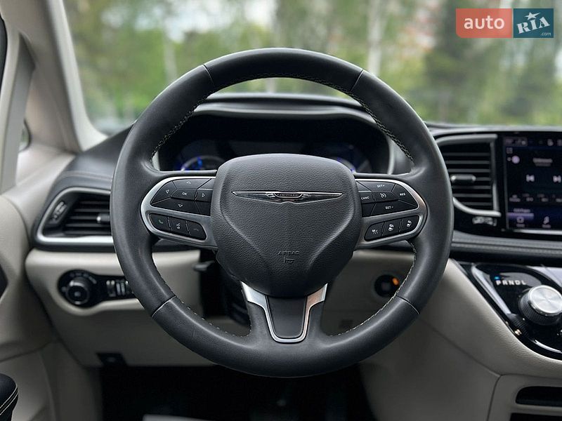 Мінівен Chrysler Pacifica 2022 в Львові