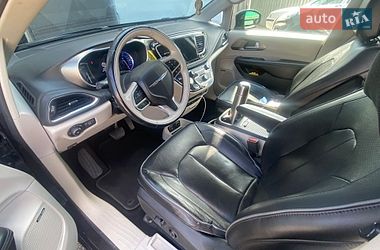 Минивэн Chrysler Pacifica 2018 в Ужгороде