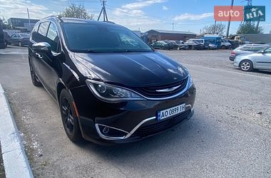 Минивэн Chrysler Pacifica 2018 в Ужгороде