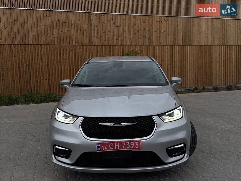Минивэн Chrysler Pacifica 2022 в Львове