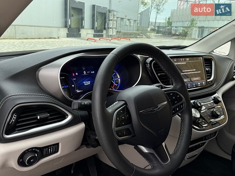 Минивэн Chrysler Pacifica 2022 в Львове