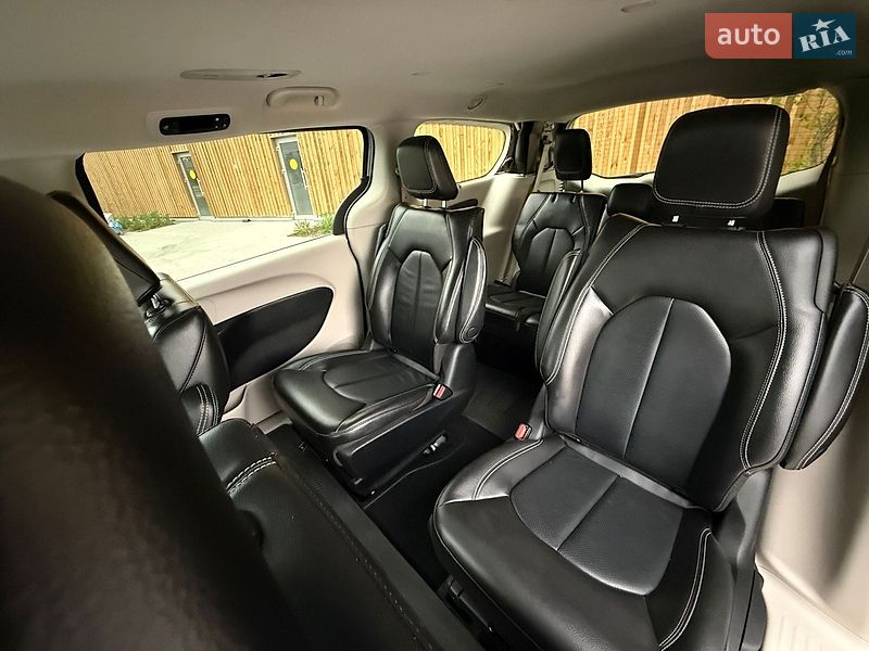 Минивэн Chrysler Pacifica 2022 в Львове