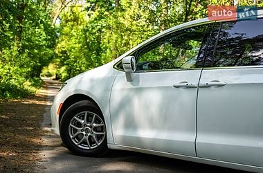 Минивэн Chrysler Pacifica 2021 в Киеве