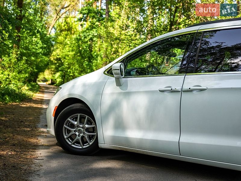 Минивэн Chrysler Pacifica 2021 в Киеве