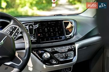 Минивэн Chrysler Pacifica 2021 в Киеве