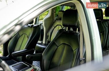 Минивэн Chrysler Pacifica 2021 в Киеве