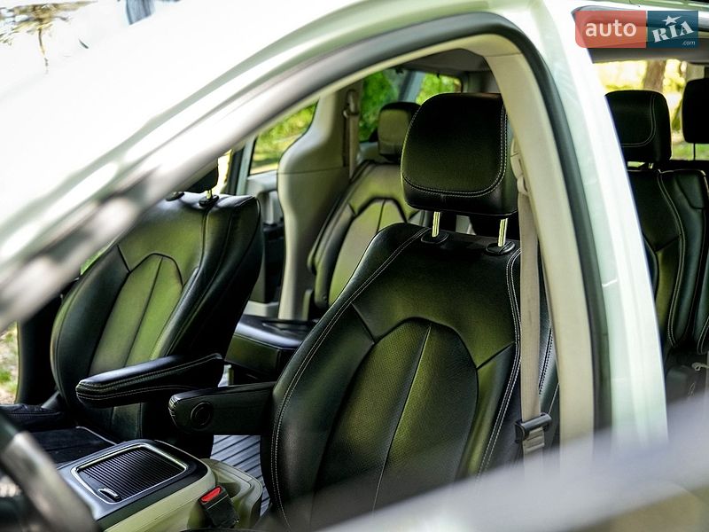 Минивэн Chrysler Pacifica 2021 в Киеве