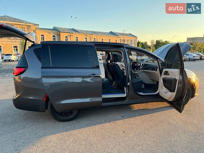 Мінівен Chrysler Pacifica 2021 в Харкові