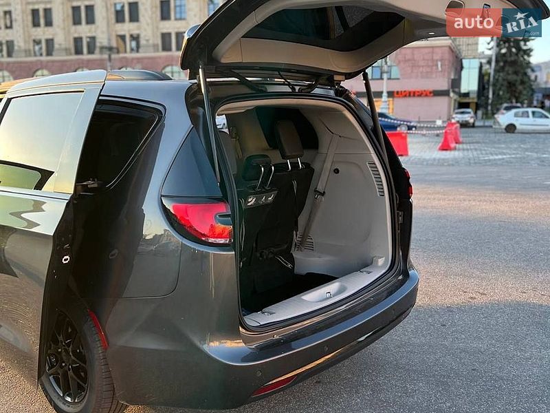 Мінівен Chrysler Pacifica 2021 в Харкові