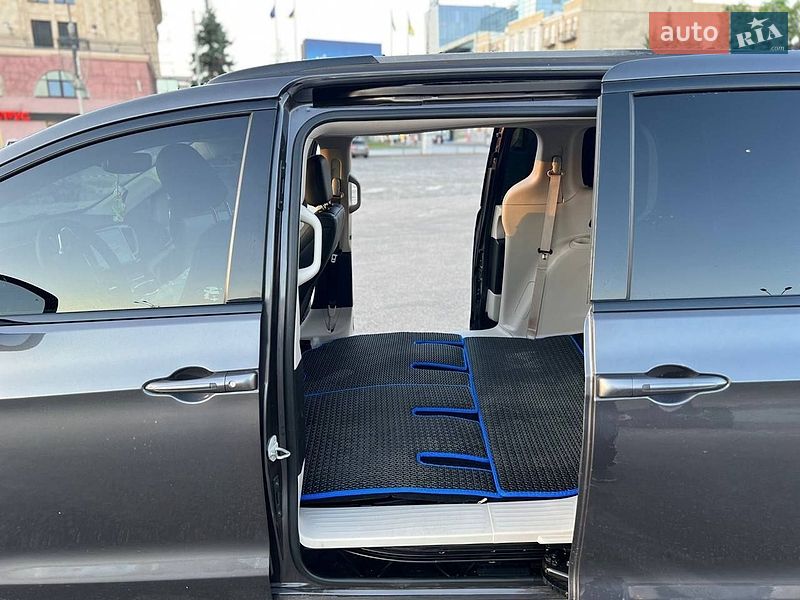 Мінівен Chrysler Pacifica 2021 в Харкові