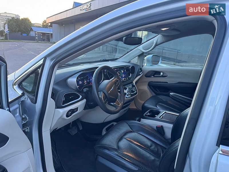 Мінівен Chrysler Pacifica 2022 в Львові