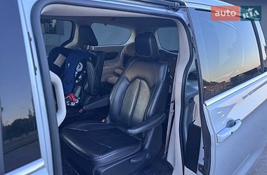 Мінівен Chrysler Pacifica 2022 в Львові