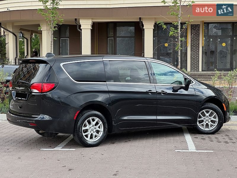 Мінівен Chrysler Pacifica 2016 в Києві