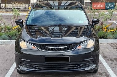 Мінівен Chrysler Pacifica 2016 в Києві