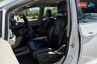Мінівен Chrysler Pacifica 2021 в Києві