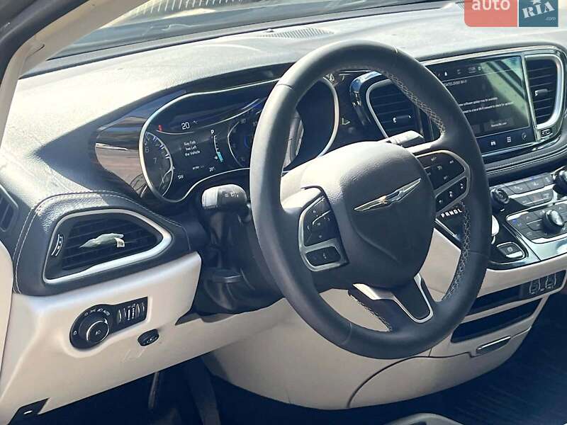Минивэн Chrysler Pacifica 2021 в Киеве