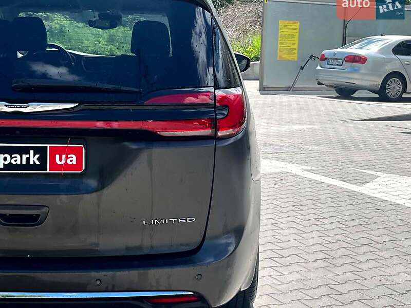 Минивэн Chrysler Pacifica 2021 в Киеве