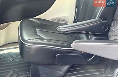Минивэн Chrysler Pacifica 2021 в Киеве
