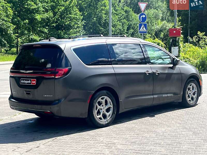 Минивэн Chrysler Pacifica 2021 в Киеве