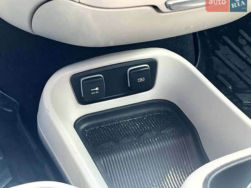 Минивэн Chrysler Pacifica 2021 в Киеве