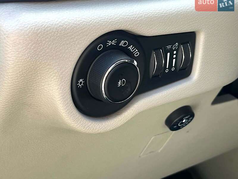Минивэн Chrysler Pacifica 2021 в Киеве