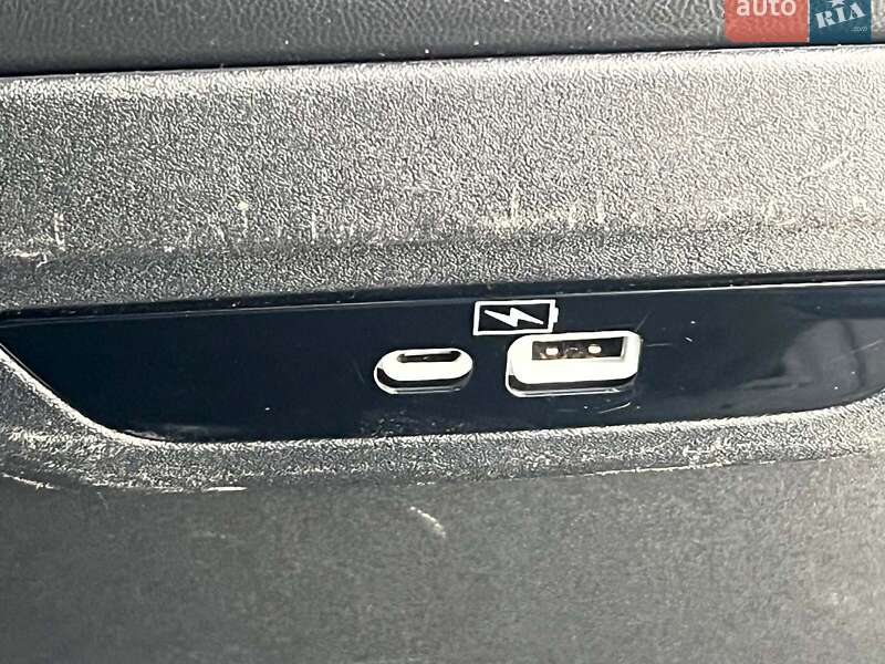 Минивэн Chrysler Pacifica 2021 в Киеве