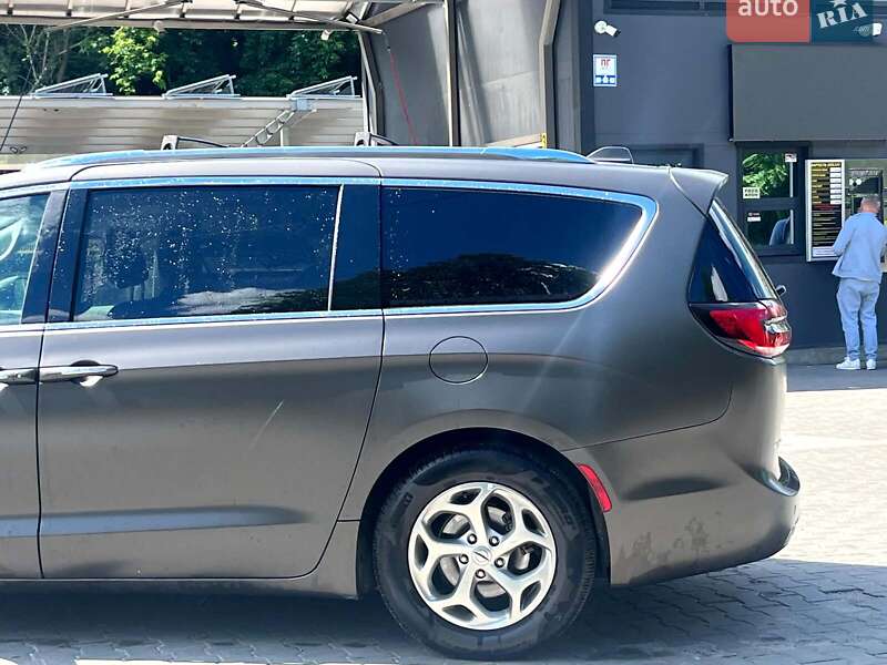Минивэн Chrysler Pacifica 2021 в Киеве