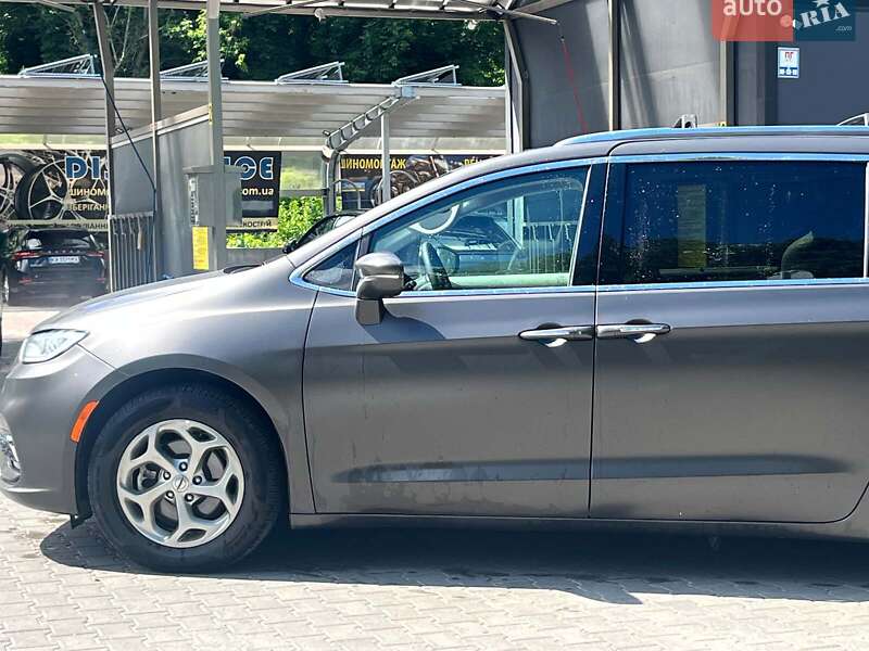 Минивэн Chrysler Pacifica 2021 в Киеве