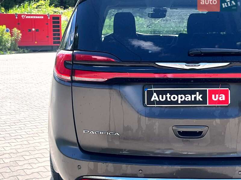 Минивэн Chrysler Pacifica 2021 в Киеве