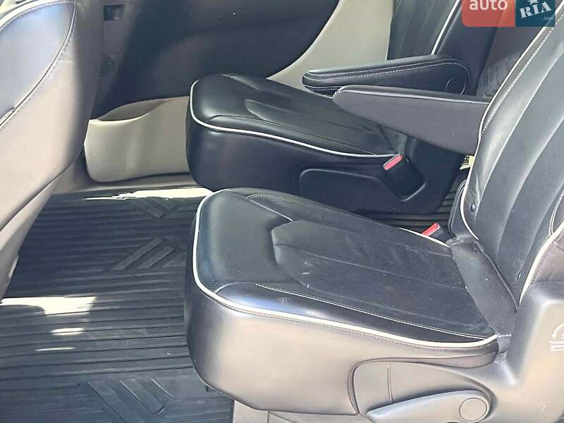 Минивэн Chrysler Pacifica 2021 в Киеве