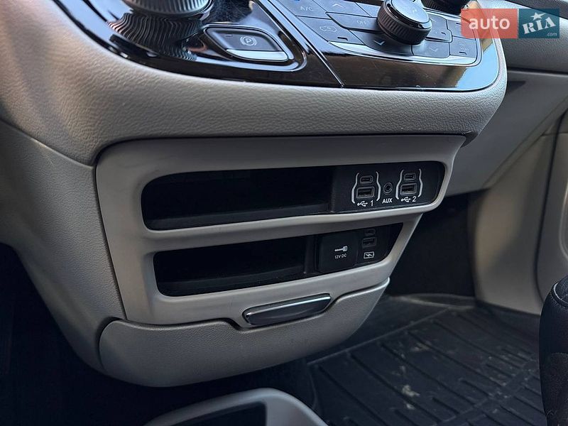 Мінівен Chrysler Pacifica 2021 в Києві