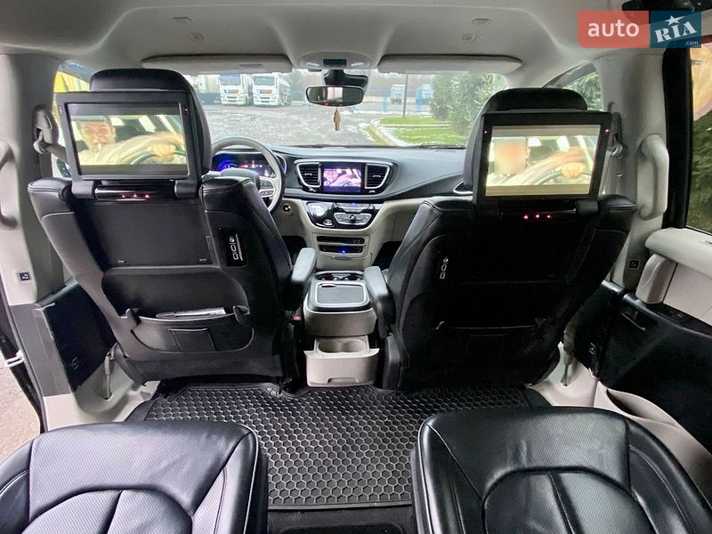 Мінівен Chrysler Pacifica 2018 в Ужгороді фото Мінівен Chrysler Pacifica 2018 в Ужгороді
