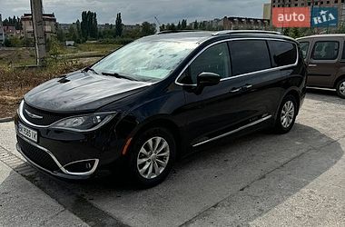 Універсал Chrysler Pacifica 2019 в Рівному